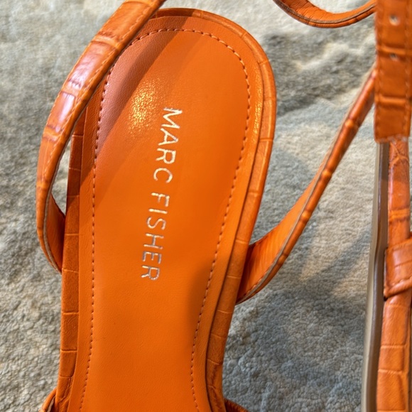 Orange heels - Picture 2 of 3